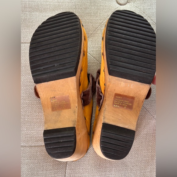 Kenzie Gold Leather Buckle Clog Mules with Metallic AccentSize 6.5 - Picture 5 of 10